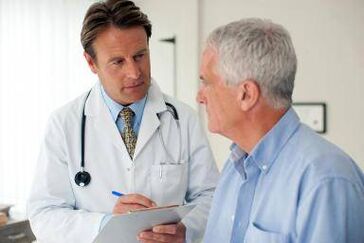 médico prescribe tratamento para a prostatite