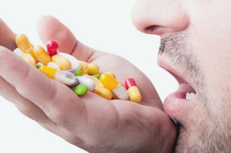 tomando pílulas para a prostatite